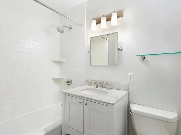 420 East 51st Street image 10 of 18