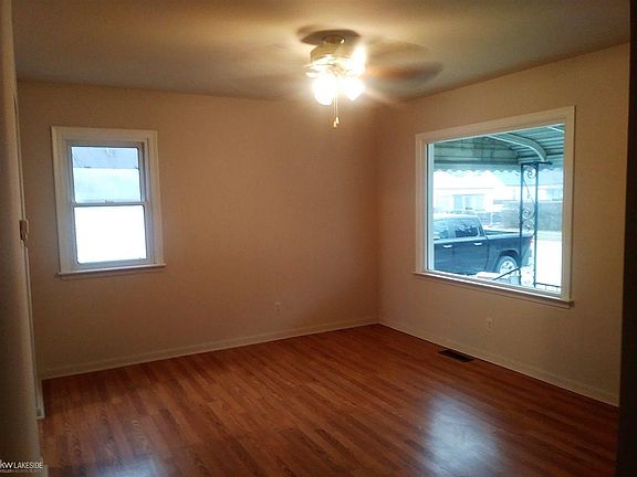 4th image of 23891 Willard Ave
