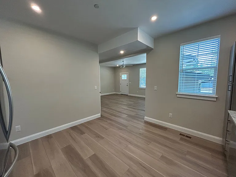 536 E Mulberry St — Photo 35