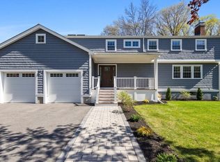 8 Whispering Hill Rd, Woburn, MA 01801