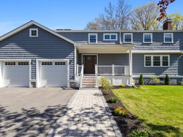 8 Whispering Hill Rd, Woburn, MA 01801