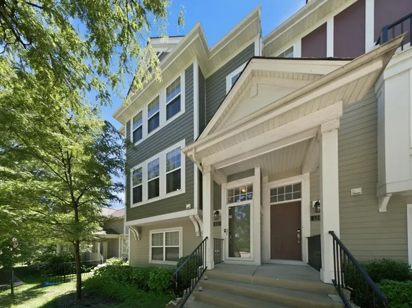 130 Waterbury Cir, Schaumburg, IL 60193