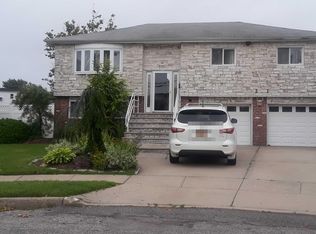 21 Laurel Rd, Freeport, NY 11520