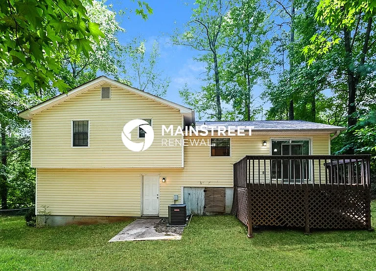 372 Kings Hill Ct SE