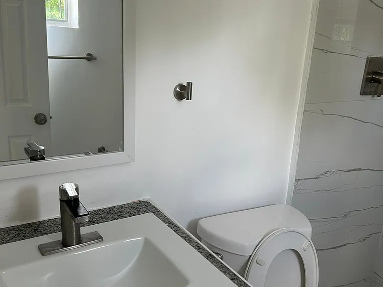2135 NE 170th St #3 — Photo 3