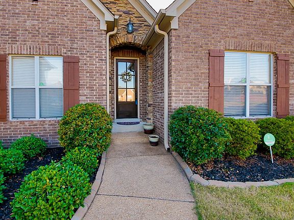 2nd image of 812 Saint Johns Blvd