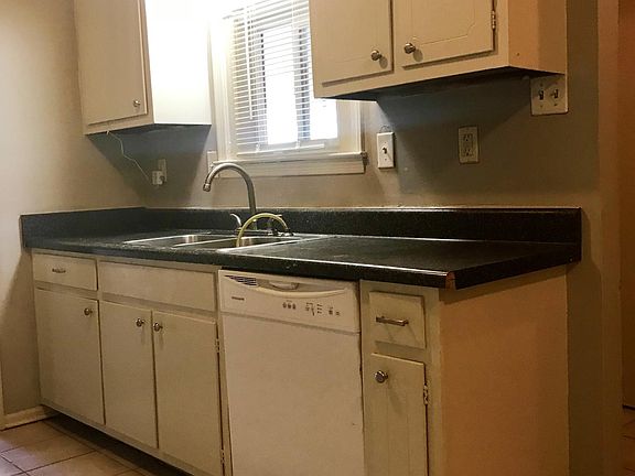 4th image of 4045 Twin Lakes Dr