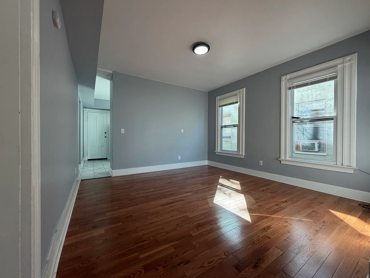 3 bed, 1200 sqft, $1,895 — Photo 3