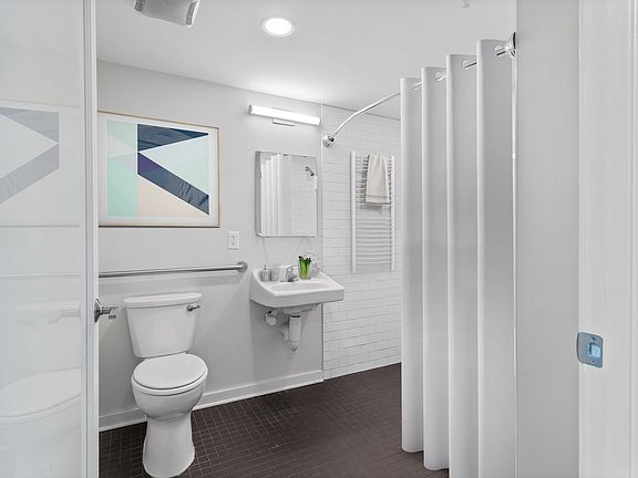 3rd image of 5522 Troost Ave APT 202