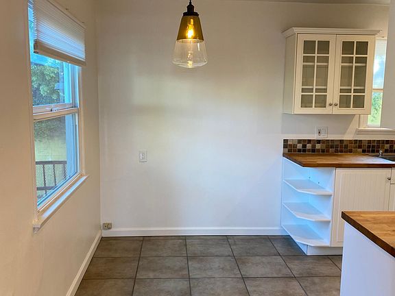 Eat-in Kitchen