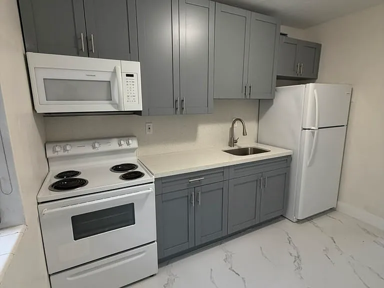 219 NW 10th Ave #4 — Photo 5