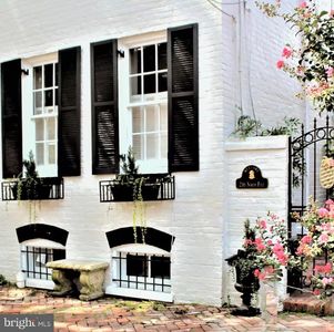 216 N Pitt St, Alexandria, VA, 22314