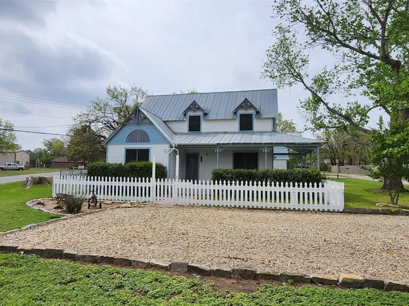 407 Longhorn Trl, Granbury, TX 76049