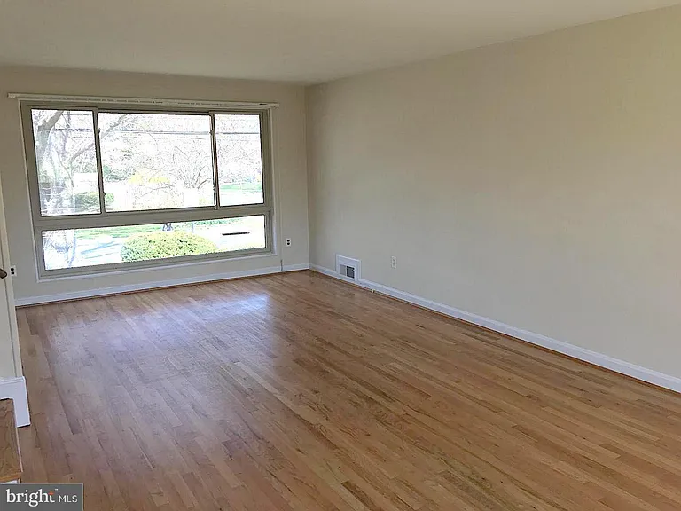 6300 Maiden Ln — Photo 6
