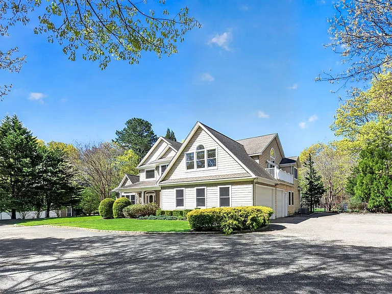 37 Squires Blvd — Photo 4