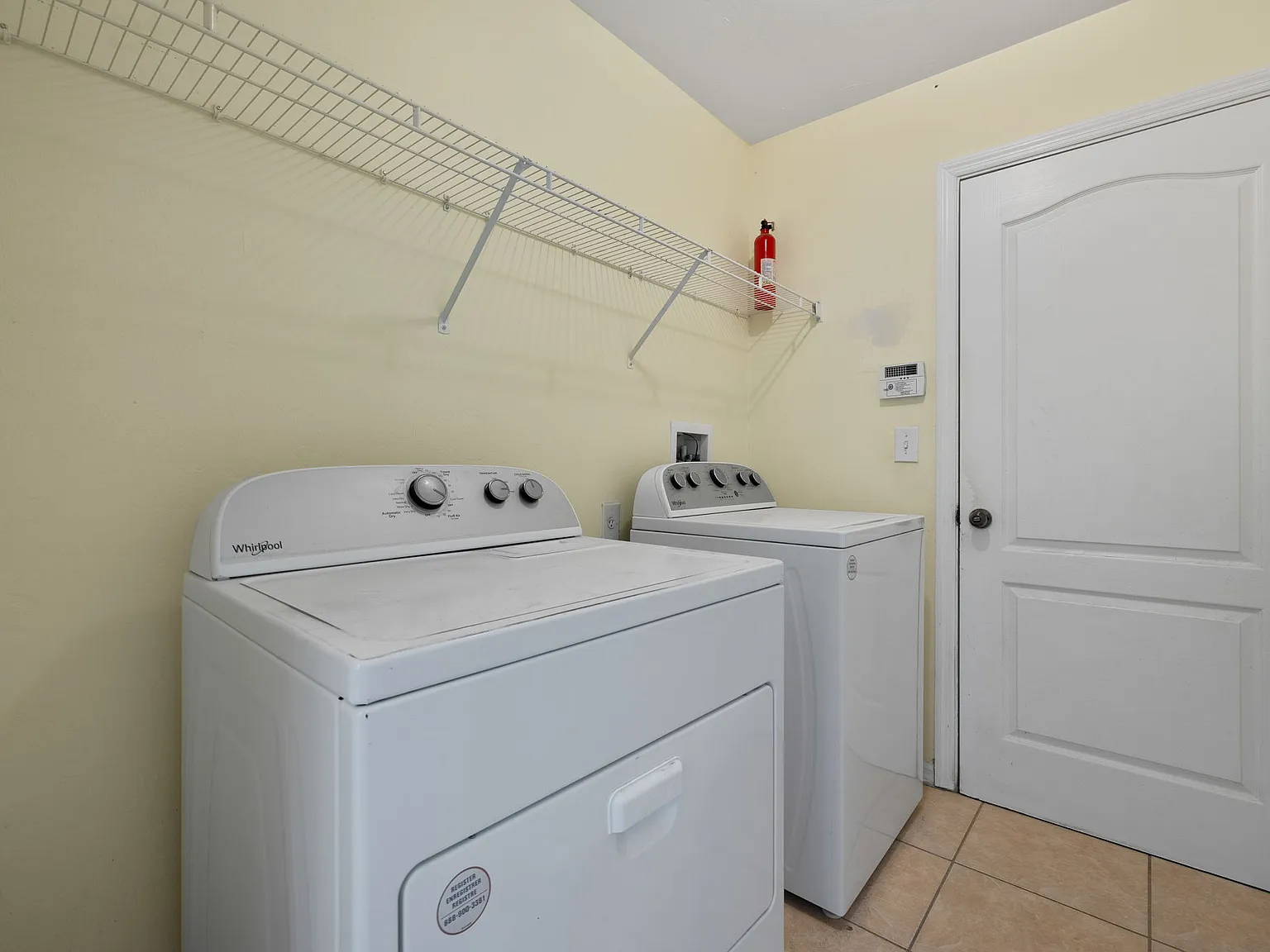 3 bed, 1900 sqft, $1,999 — Photo 1