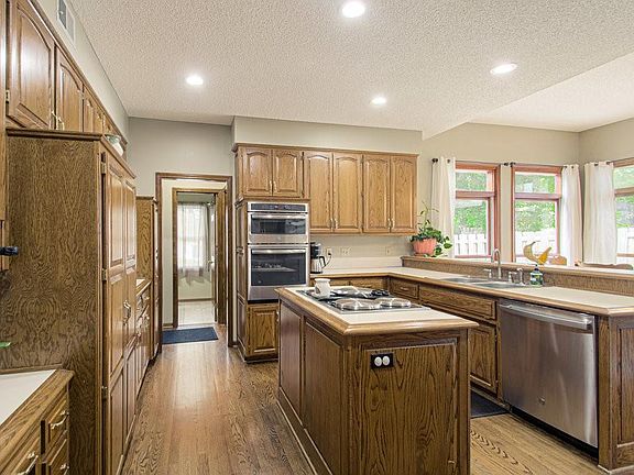 3rd image of 1336 Wildbriar Pl