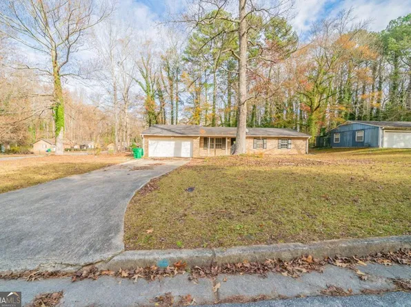 951 Rampart Pl, Stone Mountain, GA 30088