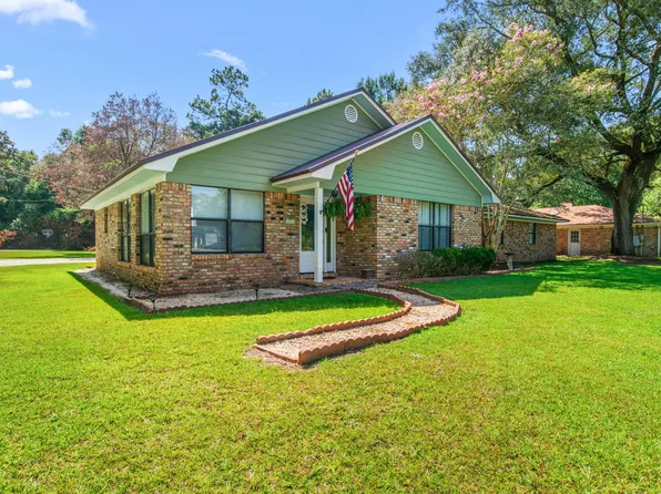 9100 Woodland Dr, Elberta, AL 36530