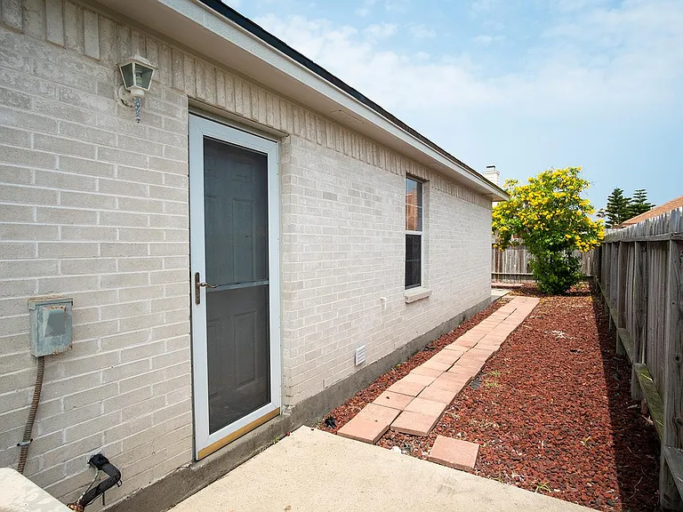15522 Finistere St — Photo 21