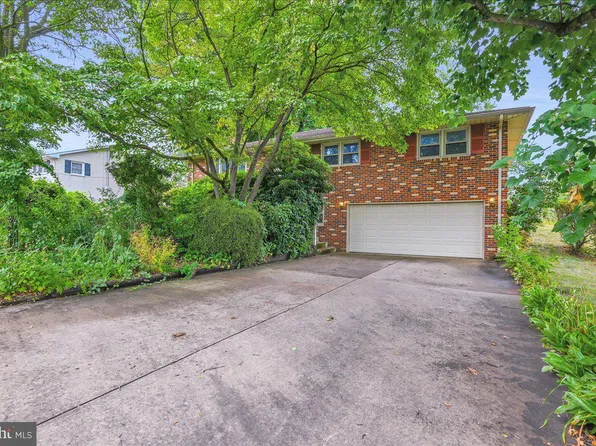2090 Loman Dr, York, PA 17408