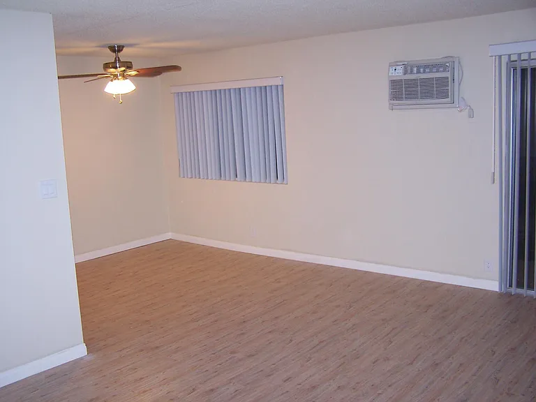 5040 Tujunga Ave #6 — Photo 2