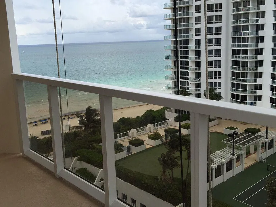 6423 Collins Ave #1501