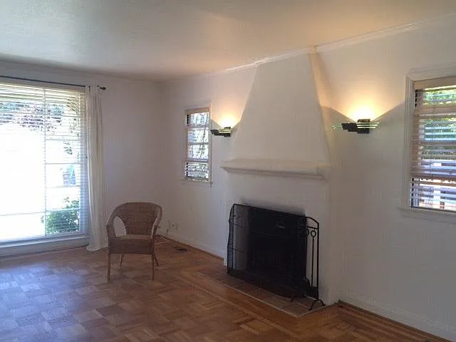 160 Baywood Avenue — Photo 2