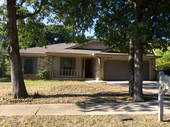 2019 W Nathan Lowe Rd, Arlington, TX 76017