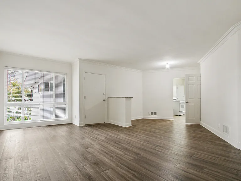 Levering Apartments — Photo 31