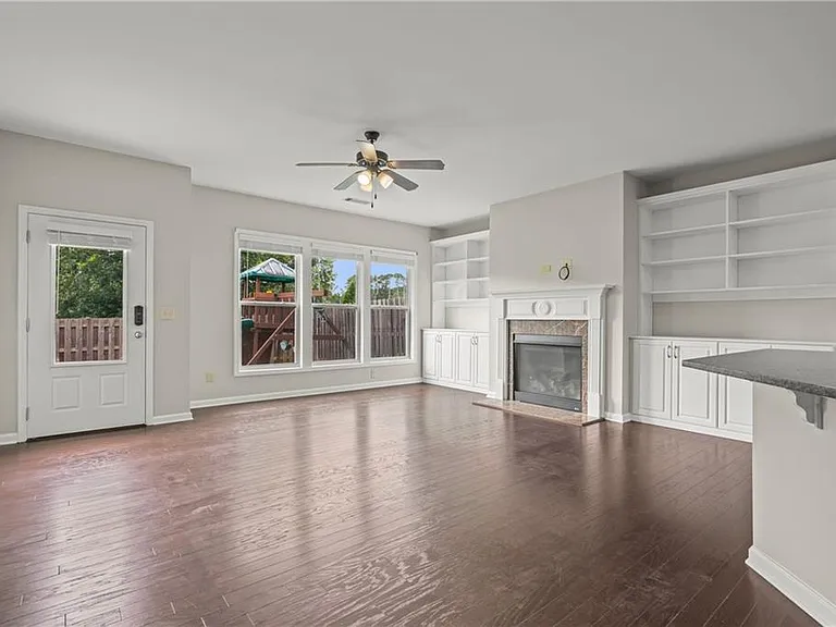 4940 Breezewood Cir — Photo 13