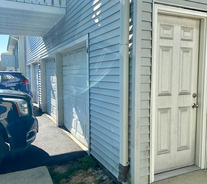 2nd image of 29W582 Winchester Cir N Unit 4