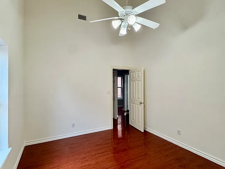 1716 E Parker Rd — Photo 8