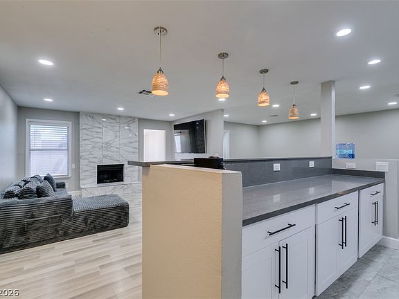 3rd image of 847 Shoreview Dr
