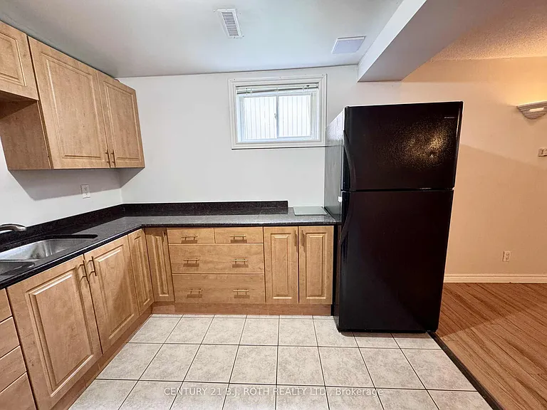 22 Mapleton Ave #LOWER — Photo 10