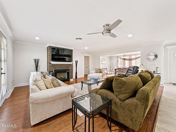 4th image of 204 S Guegnon St