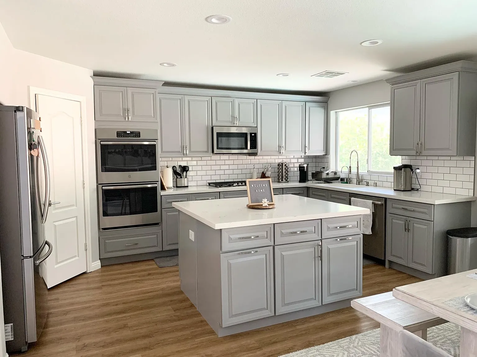 987 Gold Bear Dr — Photo 1