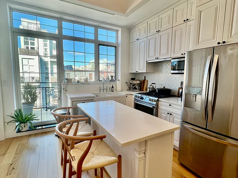 43 Meserole St #4B — Photo 8
