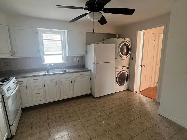 3 Laura St #2 — Photo 7