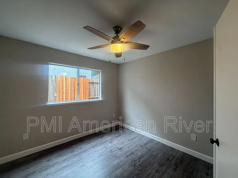 3400 Cobblestone Dr — Photo 12