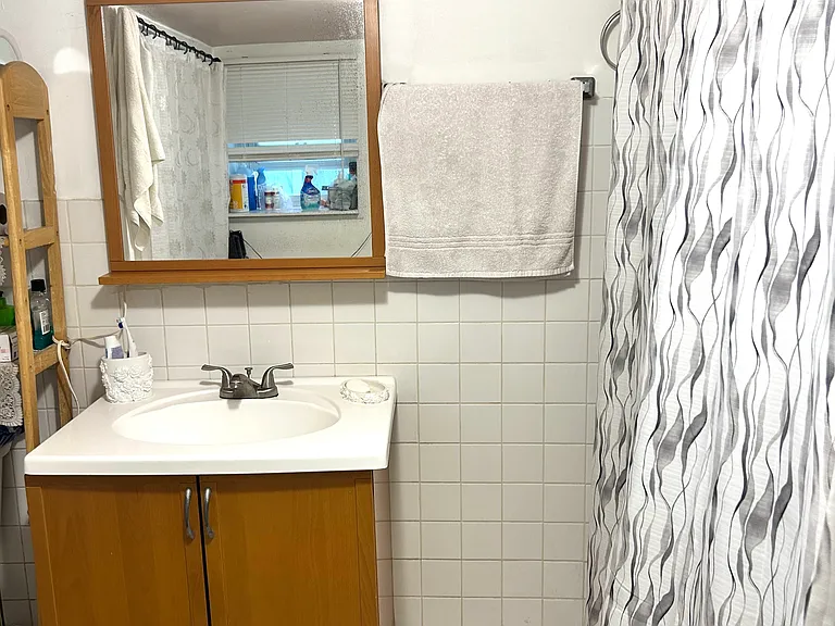 5845 N Virginia Ave #BASEMENT — Photo 6