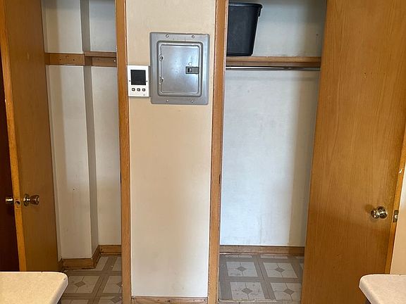 5th image of 716 Como Ave #5