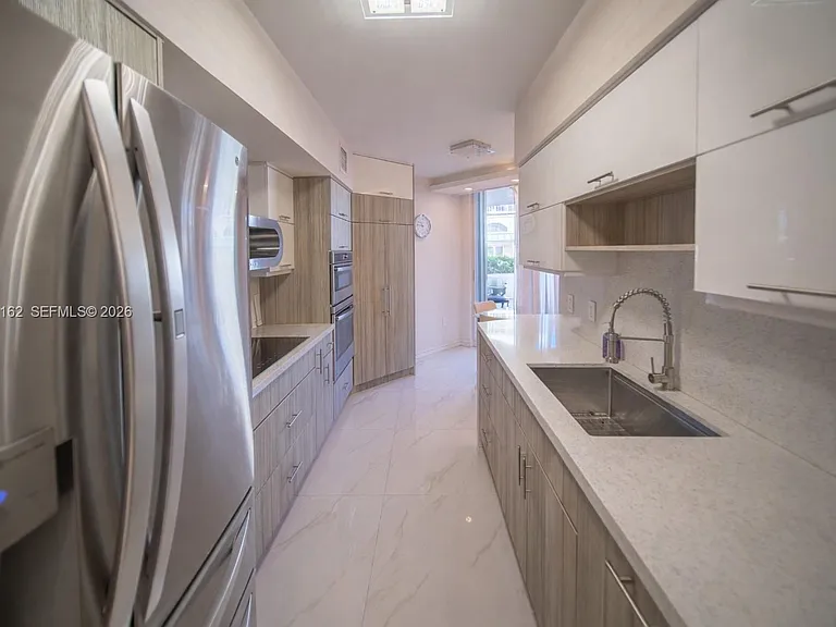 16445 Collins Ave #425 — Photo 10
