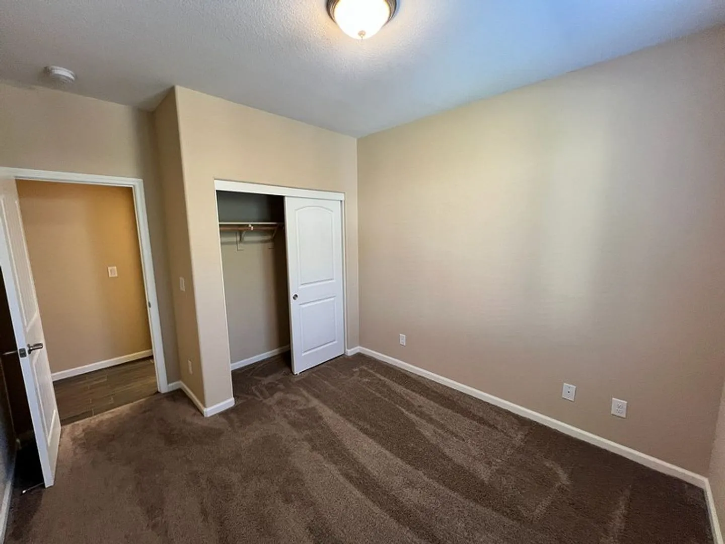 Three Bedroom Two Story Townhome near Virginia Lake — Photo 3