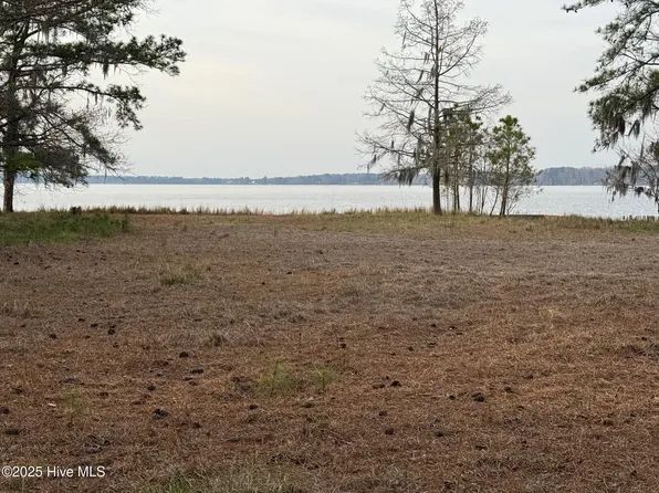 762 Swan Point Drive, Washington, NC 27889