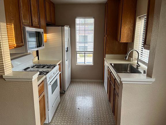 2nd image of 4801 Nara Vista Way Unit 202