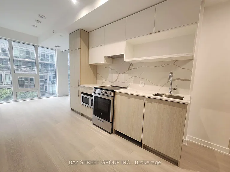 100 Queen St E #605 — Photo 6