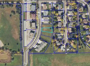 1612 Olive Dr, Aberdeen, SD 57401
