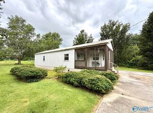 97 Holbrooks St, Crossville, AL 35962
