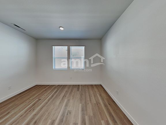 5th image of 4751 85th Pl NE
